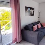 Viva Forest Apartment, Stevier