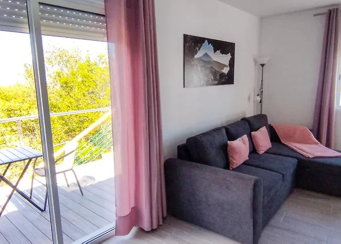 Viva Forest Apartment, Stevier